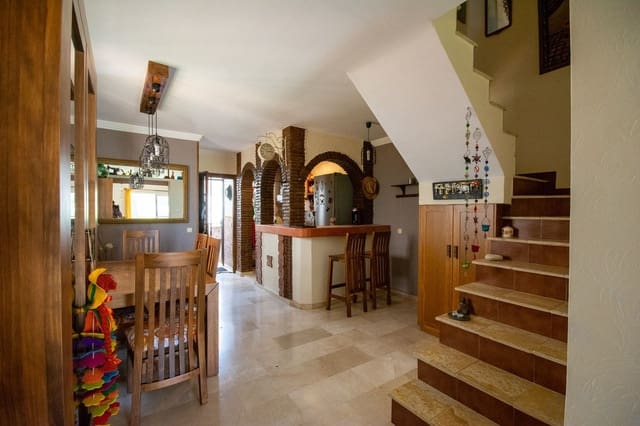 2 soveværelse Semi-Rækkehus til salg i Calahonda, Mijas - € 365.000 (Ref: 9431517)