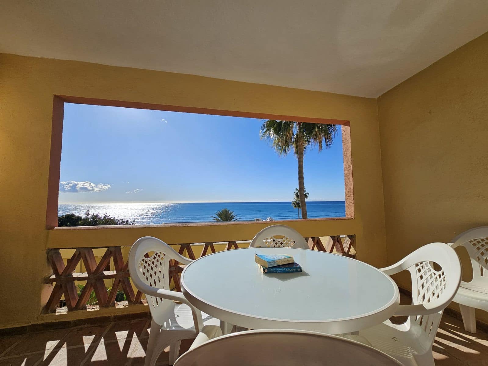 3 makuuhuone Ranta-asunto myytävänä paikassa Calahonda - 580 000 € (Ref: 9431550)