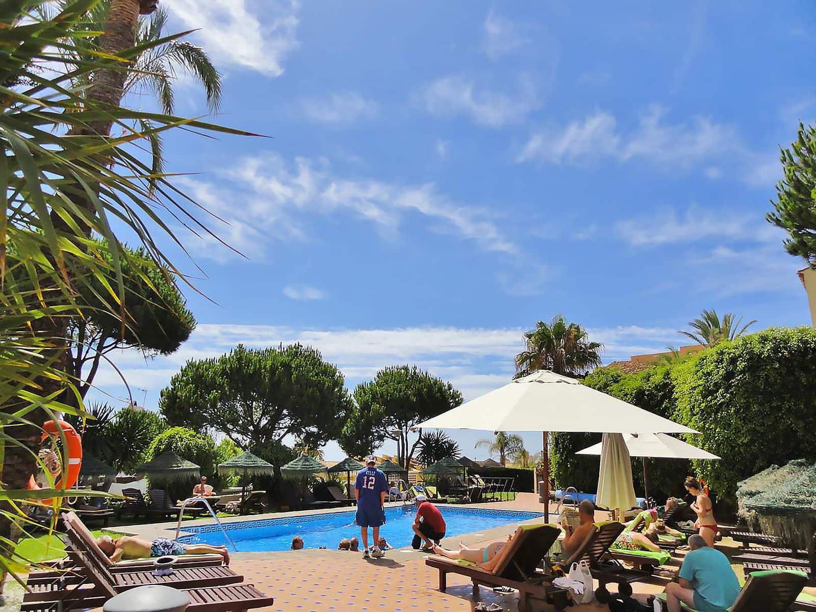 3 makuuhuone Ranta-asunto myytävänä paikassa Calahonda - 580 000 € (Ref: 9431550)