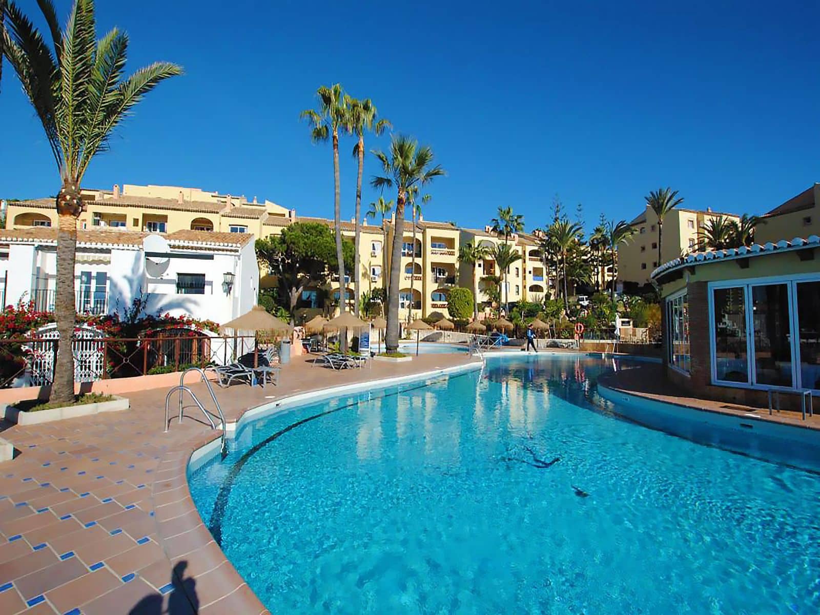 3 makuuhuone Ranta-asunto myytävänä paikassa Calahonda - 580 000 € (Ref: 9431550)