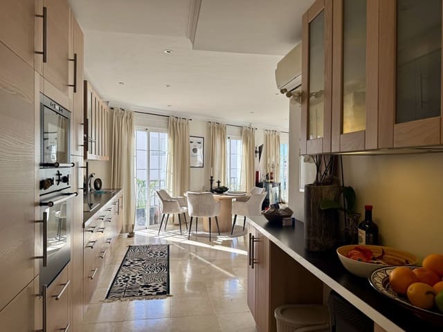 1 soverom Penthouse til salgs i San Pedro de Alcantara, Marbella - € 485 000 (Ref: 9431552)