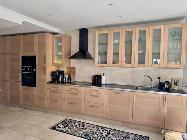 1 soverom Penthouse til salgs i San Pedro de Alcantara, Marbella - € 485 000 (Ref: 9431552)