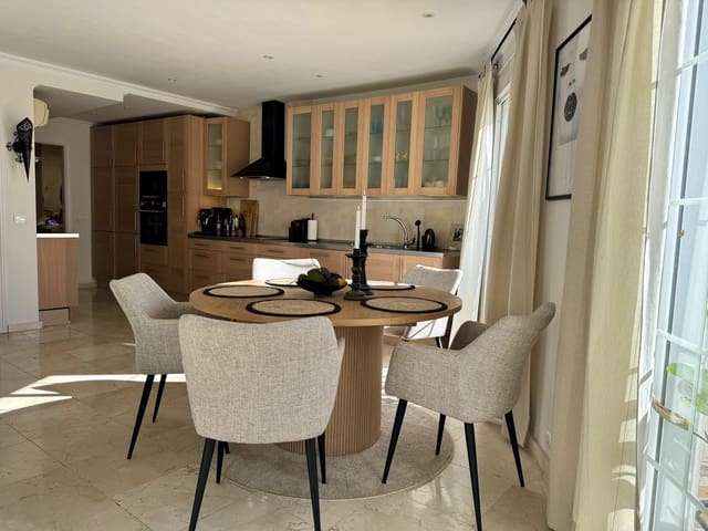 1 soverom Penthouse til salgs i San Pedro de Alcantara, Marbella - € 485 000 (Ref: 9431552)