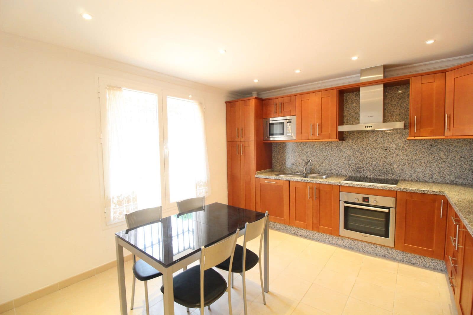 3 slaapkamer Huis te koop in Benahavis - € 740.000 (Ref: 9439732)