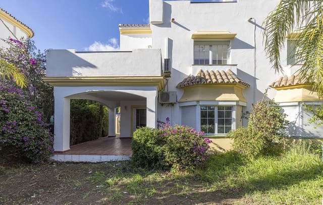 3 soveværelse Byhus til salg i Elviria, Marbella - € 695.000 (Ref: 9439740)