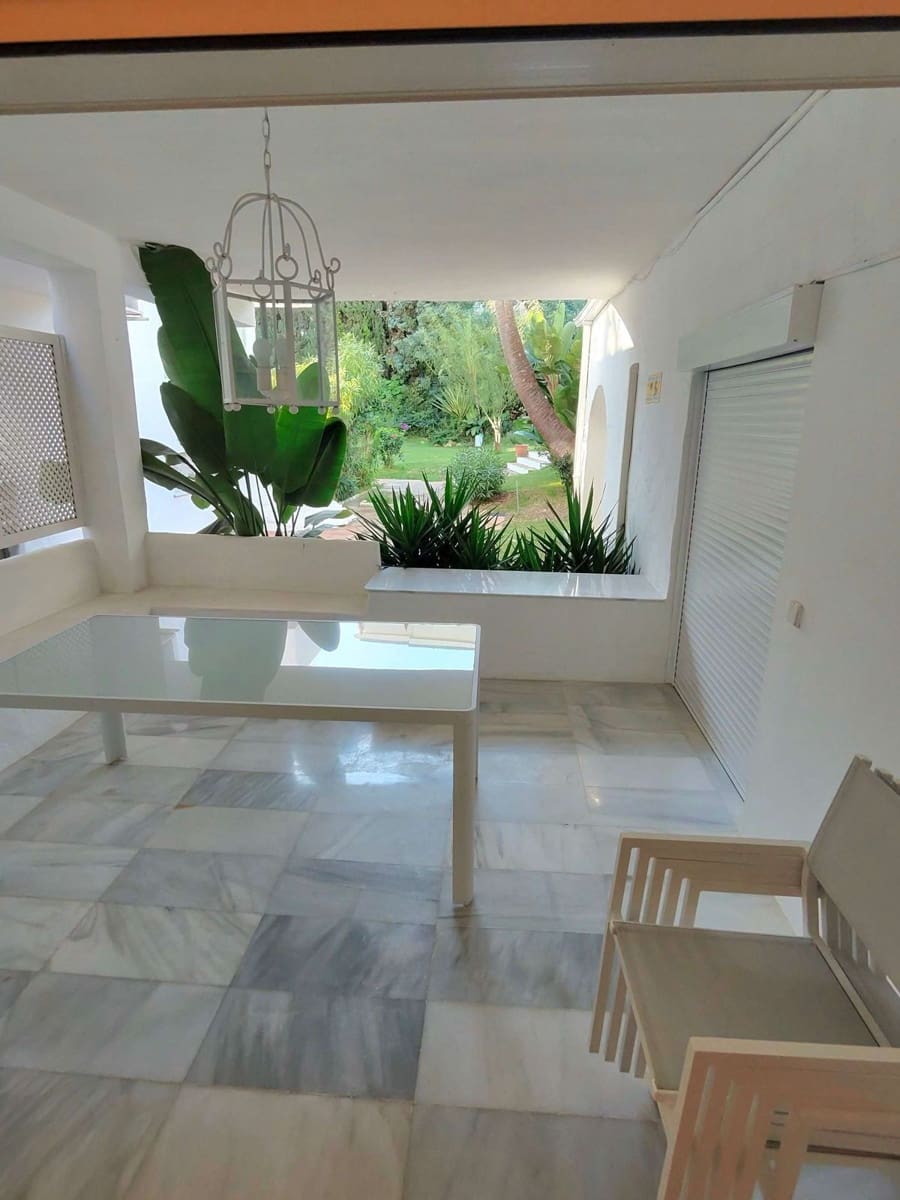 2 bedroom Apartment for sale in Puerto Banus - € 720,000 (Ref: 9439750)