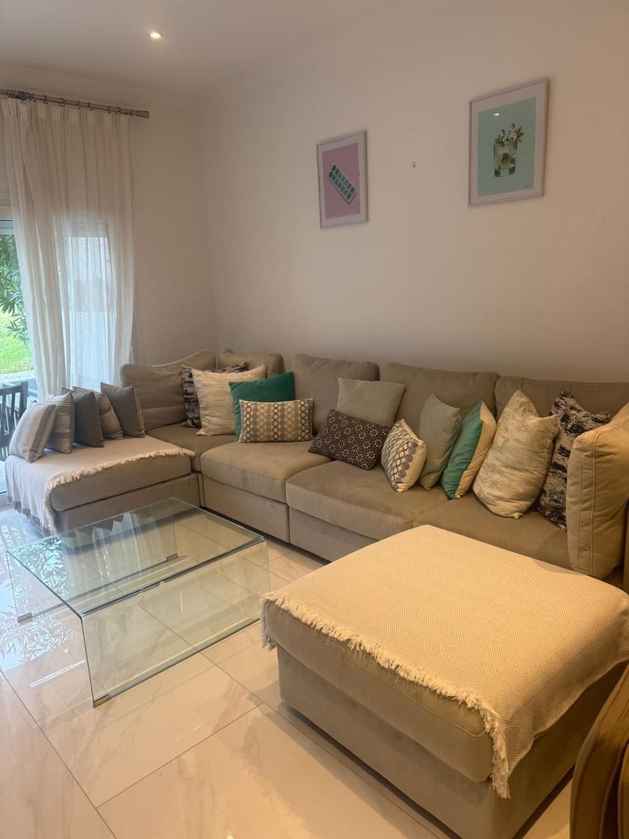 2 bedroom Apartment for sale in Puerto Banus - € 720,000 (Ref: 9439750)