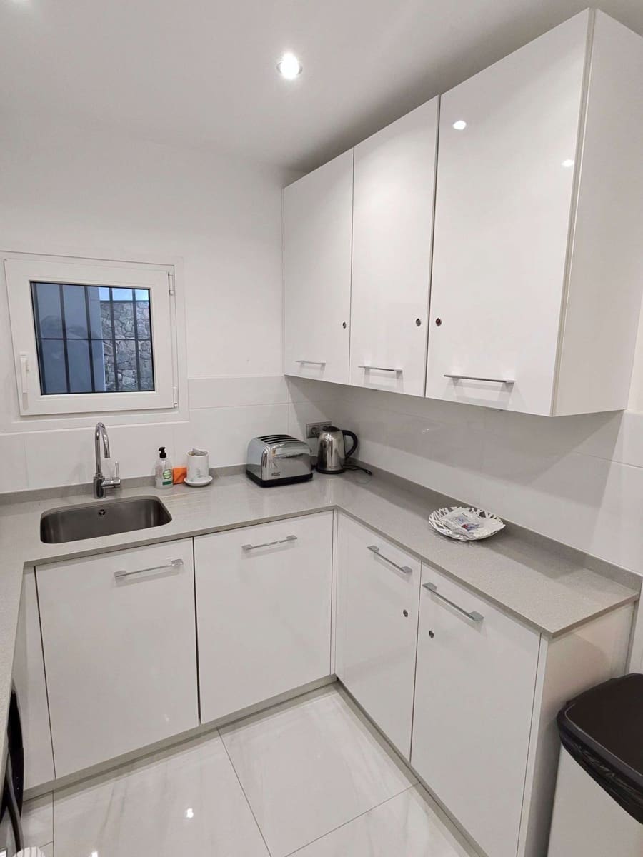 2 bedroom Apartment for sale in Puerto Banus - € 720,000 (Ref: 9439750)