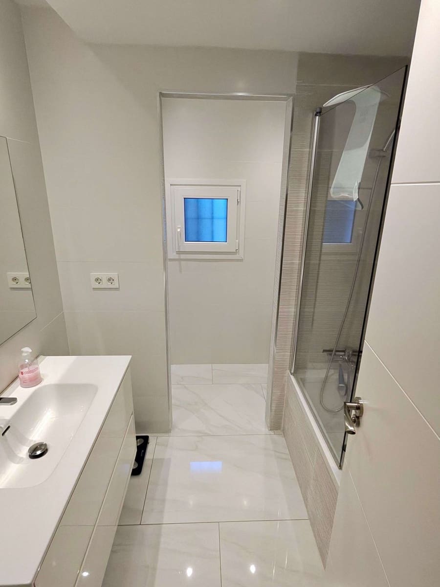 2 bedroom Apartment for sale in Puerto Banus - € 720,000 (Ref: 9439750)