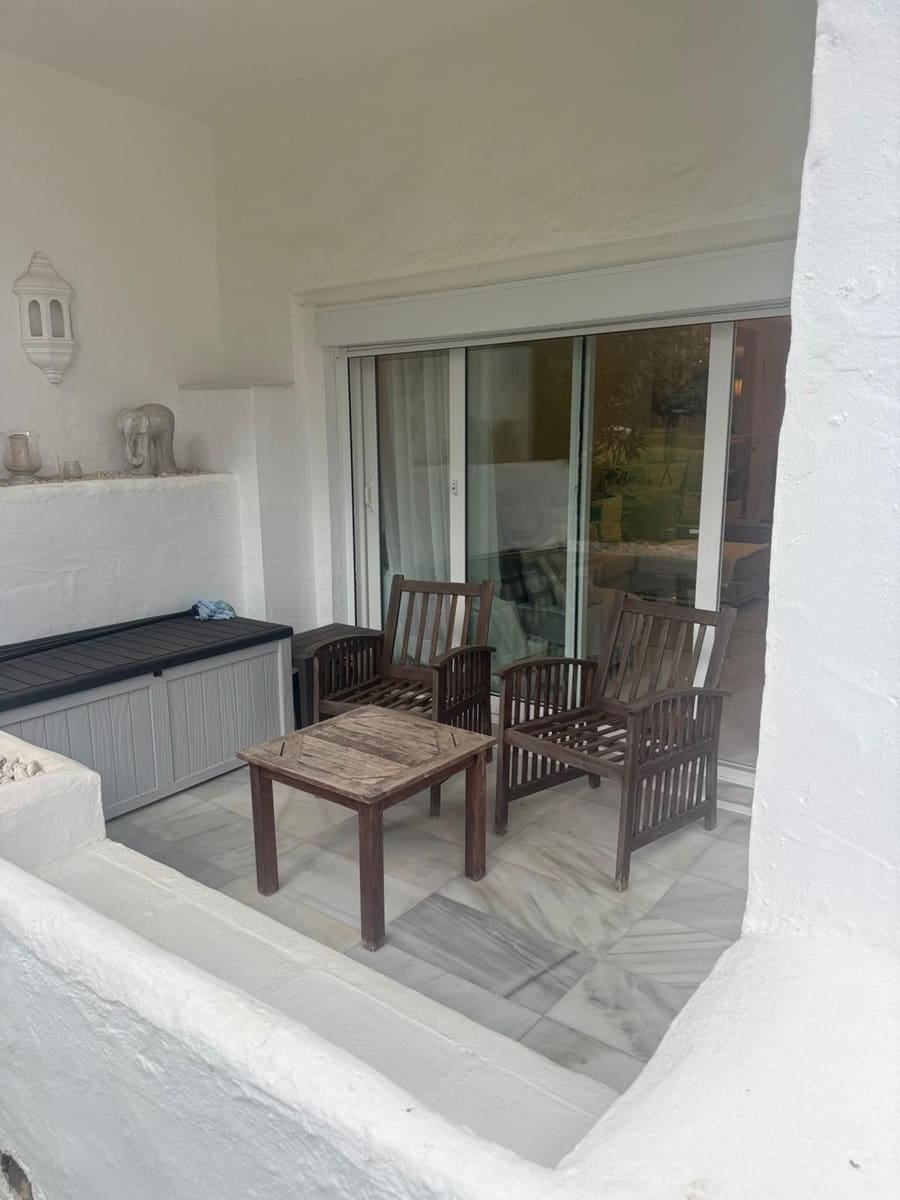 2 bedroom Apartment for sale in Puerto Banus - € 720,000 (Ref: 9439750)