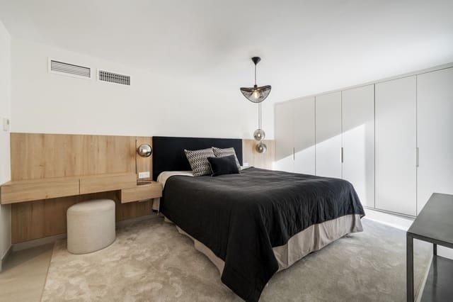 5 bedroom Villa for sale in San Pedro de Alcantara, Marbella - € 2,500,000 (Ref: 9439755)