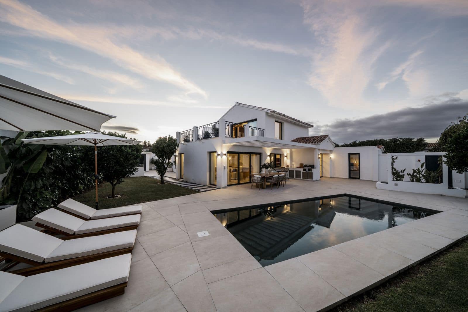 5 bedroom Villa for sale in San Pedro de Alcantara - € 2,500,000 (Ref: 9439755)