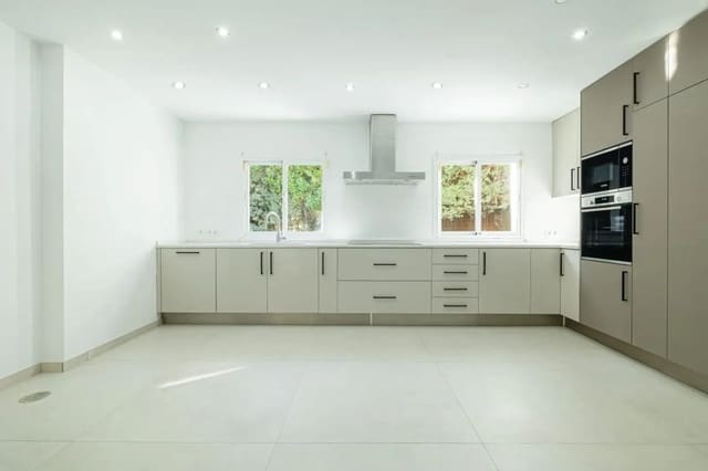 4 soverom Villa til salgs i Atalaya-Isdabe, Estepona - € 1 595 000 (Ref: 9439756)