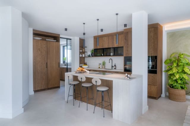 6 soveværelse Villa til salg i Las Brisas, Marbella - € 4.975.000 (Ref: 9439781)