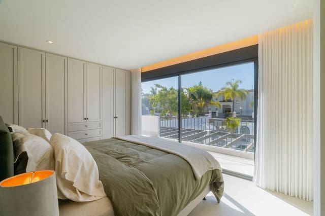 6 soveværelse Villa til salg i Las Brisas, Marbella - € 4.975.000 (Ref: 9439781)