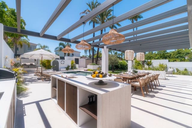 6 soveværelse Villa til salg i Las Brisas, Marbella - € 4.975.000 (Ref: 9439781)