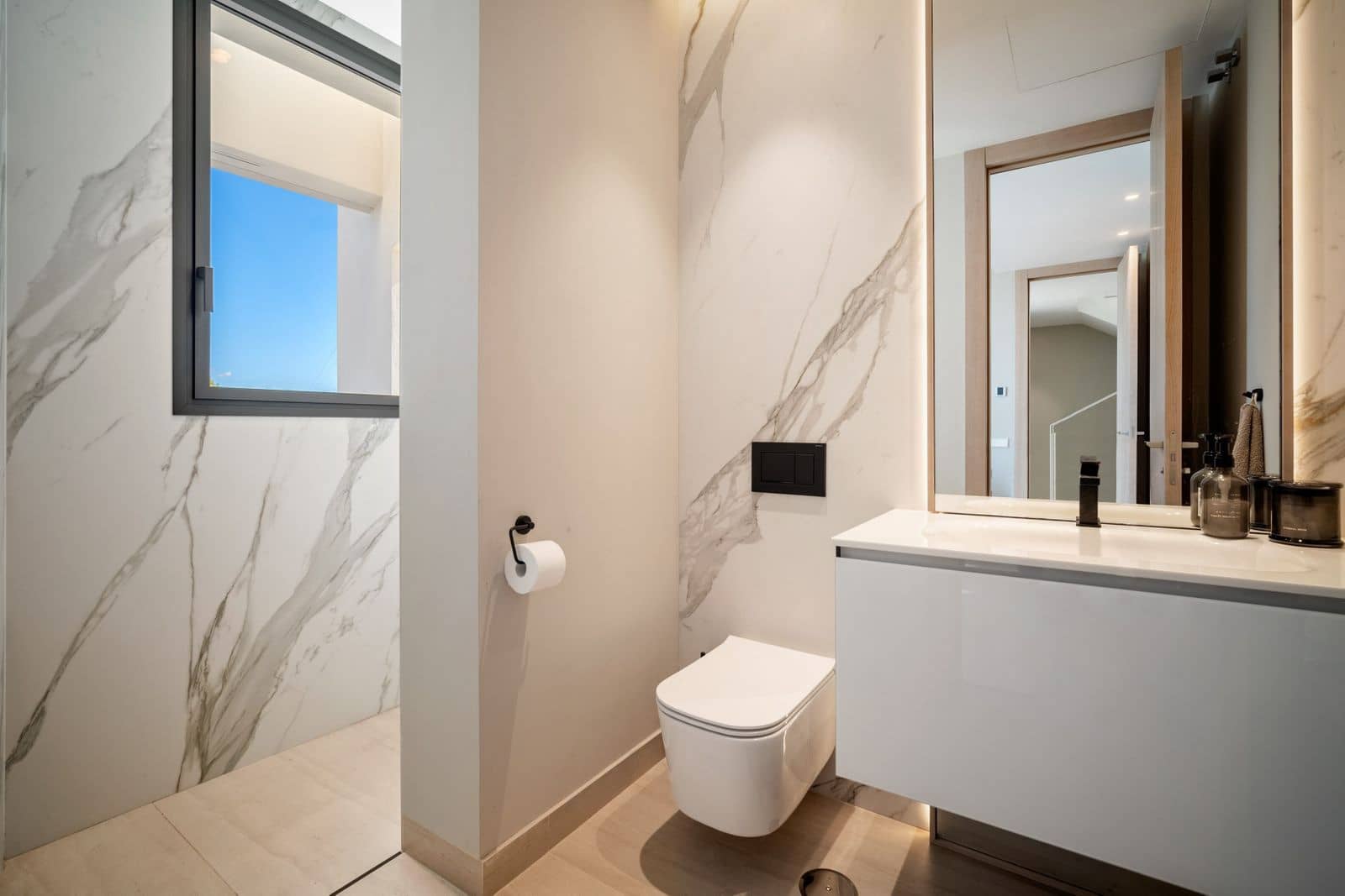 4 quarto Moradia Geminada para venda em Nueva Andalucia - 4 450 000 € (Ref: 9439790)