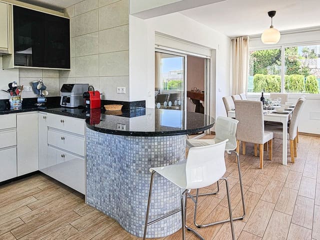 Chalet de 4 habitaciones en Riviera del Sol, Mijas en venta - 1.100.000 € (Ref: 9439804)