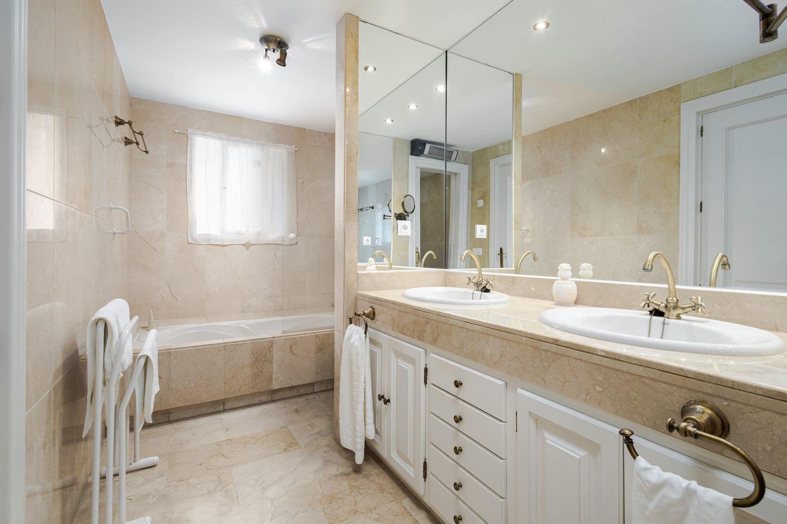 2 sovrum Lägenhet till salu i La Quinta - 649 000 € (Ref: 9439824)