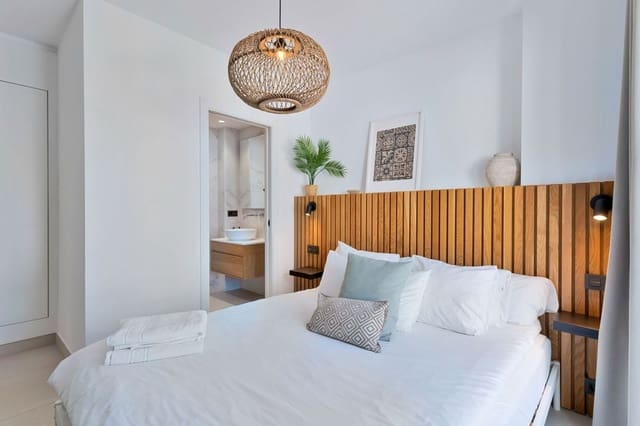 3 bedroom Penthouse for sale in Nueva Andalucia, Marbella - € 625,000 (Ref: 9439994)