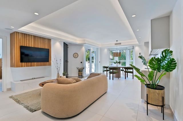 3 bedroom Penthouse for sale in Nueva Andalucia, Marbella - € 625,000 (Ref: 9439994)