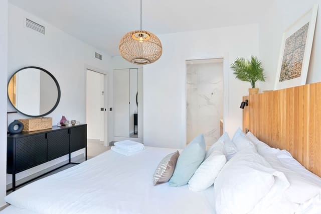 3 bedroom Penthouse for sale in Nueva Andalucia, Marbella - € 625,000 (Ref: 9439994)