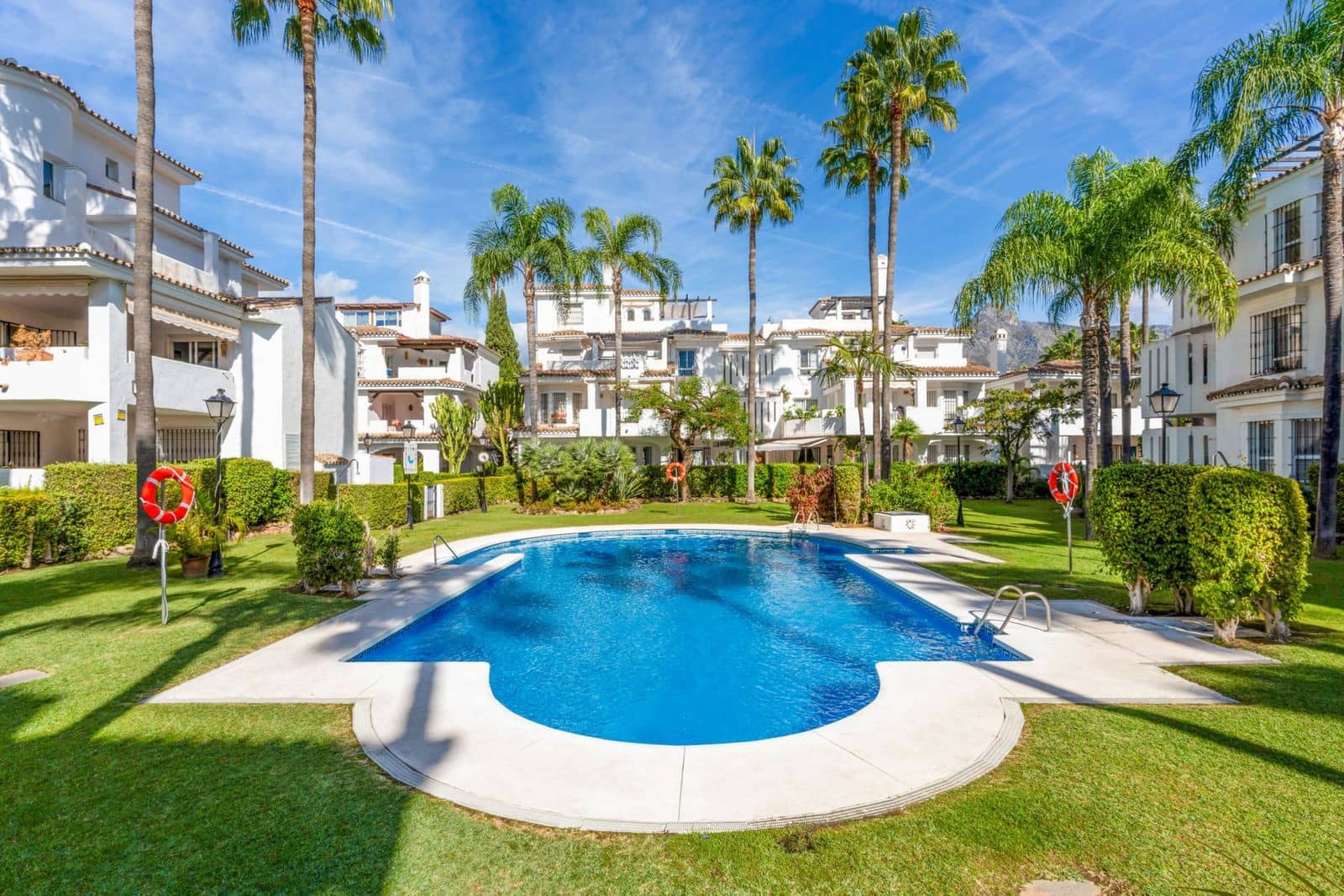 3 bedroom Penthouse for sale in Nueva Andalucia - € 625,000 (Ref: 9439994)