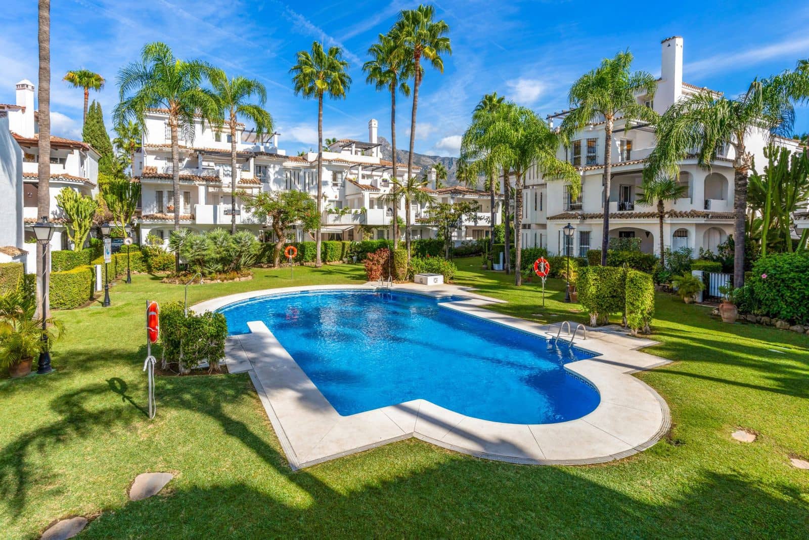 3 bedroom Penthouse for sale in Nueva Andalucia - € 625,000 (Ref: 9439994)