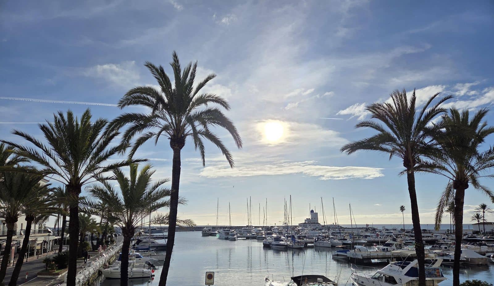 4 bedroom Villa for sale in La Duquesa / Puerto de la Duquesa - € 1,300,000 (Ref: 9448777)