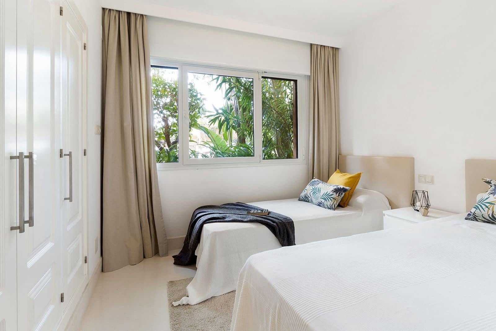 2 soveværelse Lejlighed til salg i Los Flamingos - € 710.000 (Ref: 9448781)