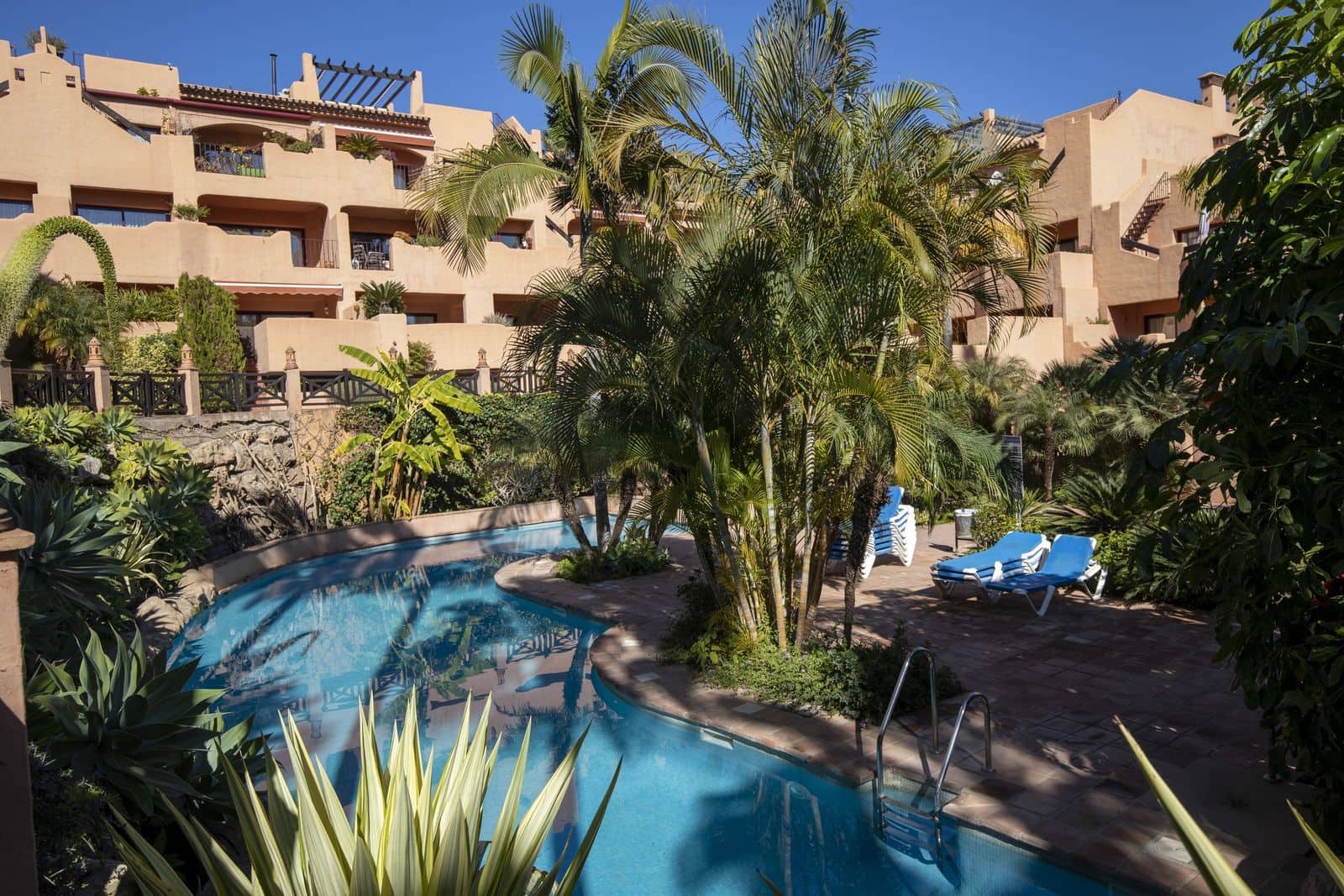2 bedroom Apartment for sale in Los Flamingos - € 369,500 (Ref: 9448786)