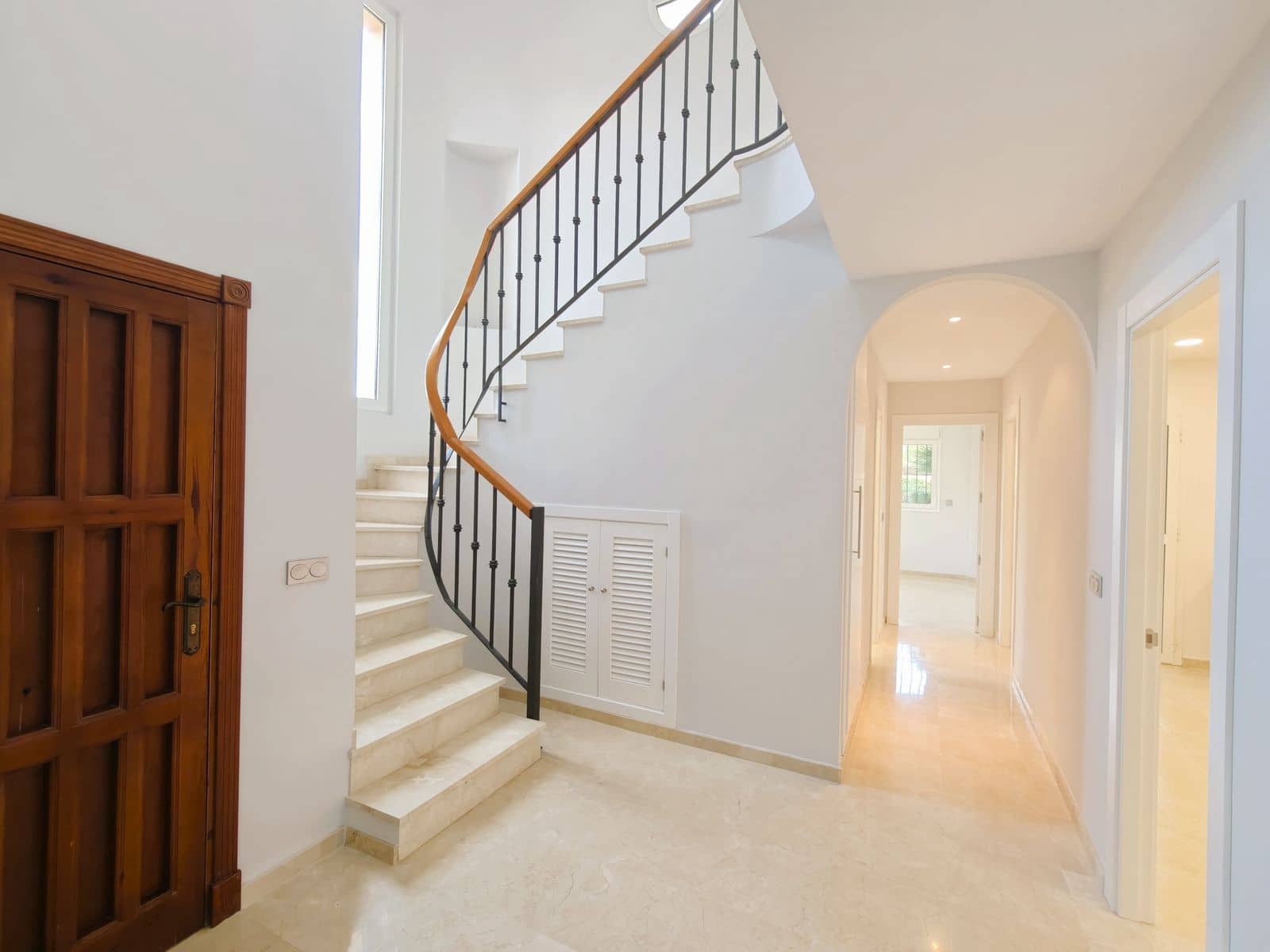 3 soveværelse Semi-Rækkehus til salg i San Roque - € 570.000 (Ref: 9448787)