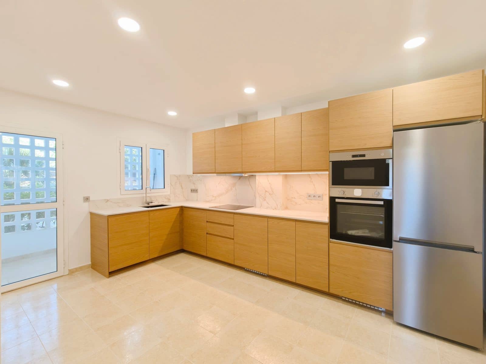 3 soveværelse Semi-Rækkehus til salg i San Roque - € 570.000 (Ref: 9448787)