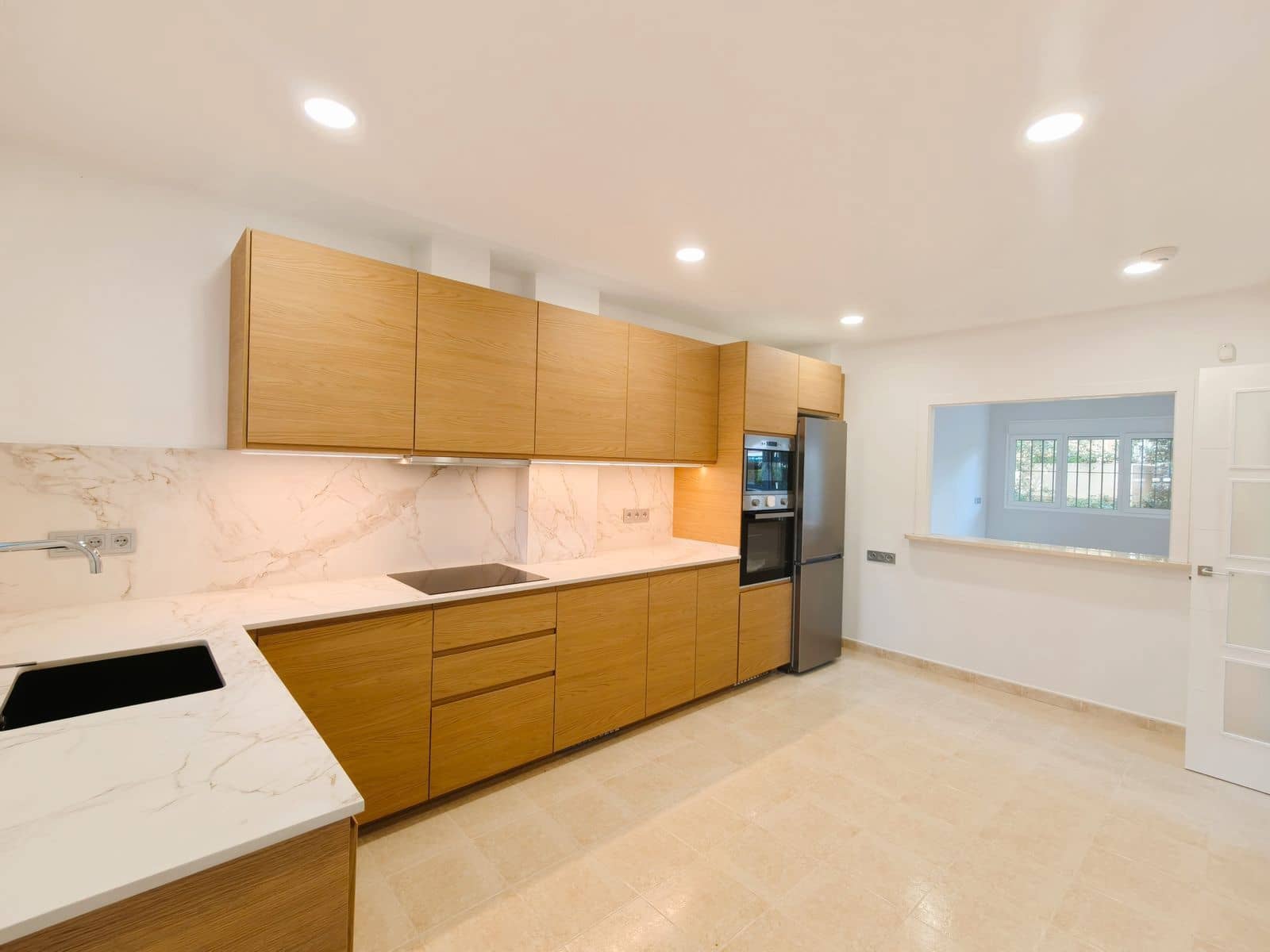 3 soveværelse Semi-Rækkehus til salg i San Roque - € 570.000 (Ref: 9448787)