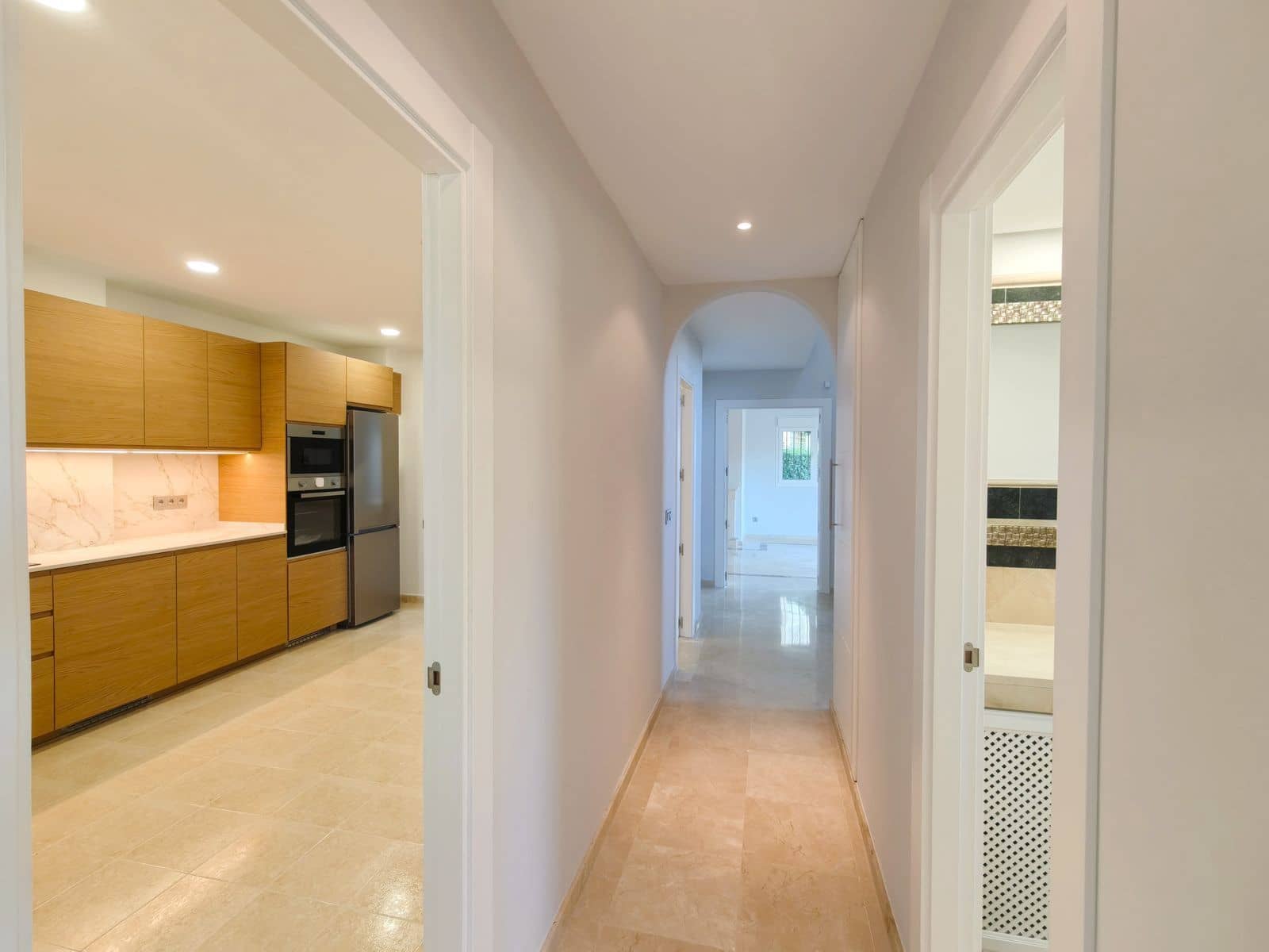 3 soveværelse Semi-Rækkehus til salg i San Roque - € 570.000 (Ref: 9448787)