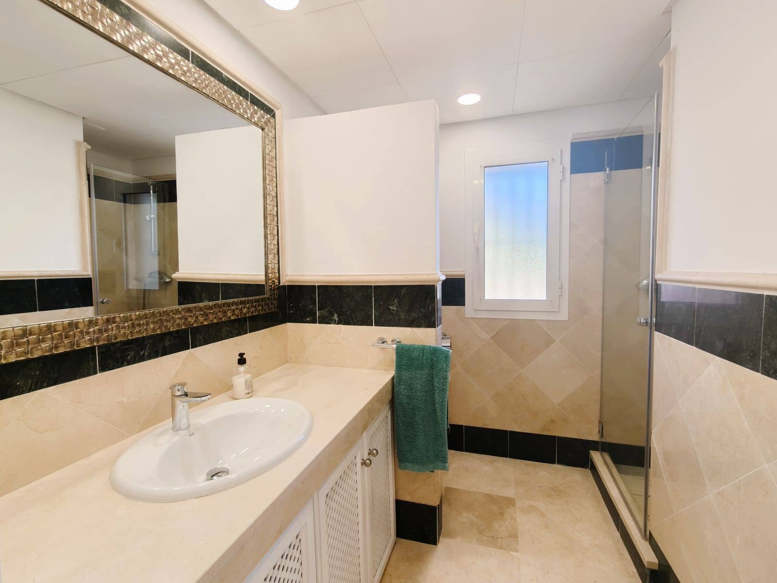 3 soveværelse Semi-Rækkehus til salg i San Roque - € 570.000 (Ref: 9448787)