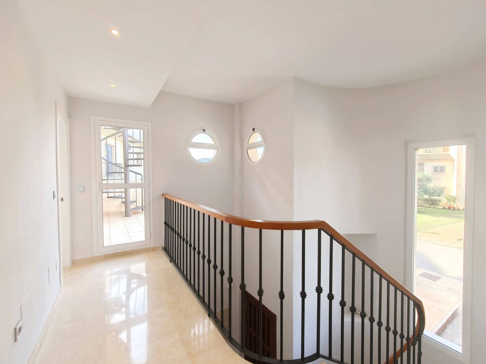 3 soveværelse Semi-Rækkehus til salg i San Roque - € 570.000 (Ref: 9448787)