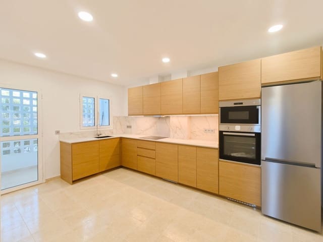 3 soveværelse Semi-Rækkehus til salg i San Roque - € 570.000 (Ref: 9448787)