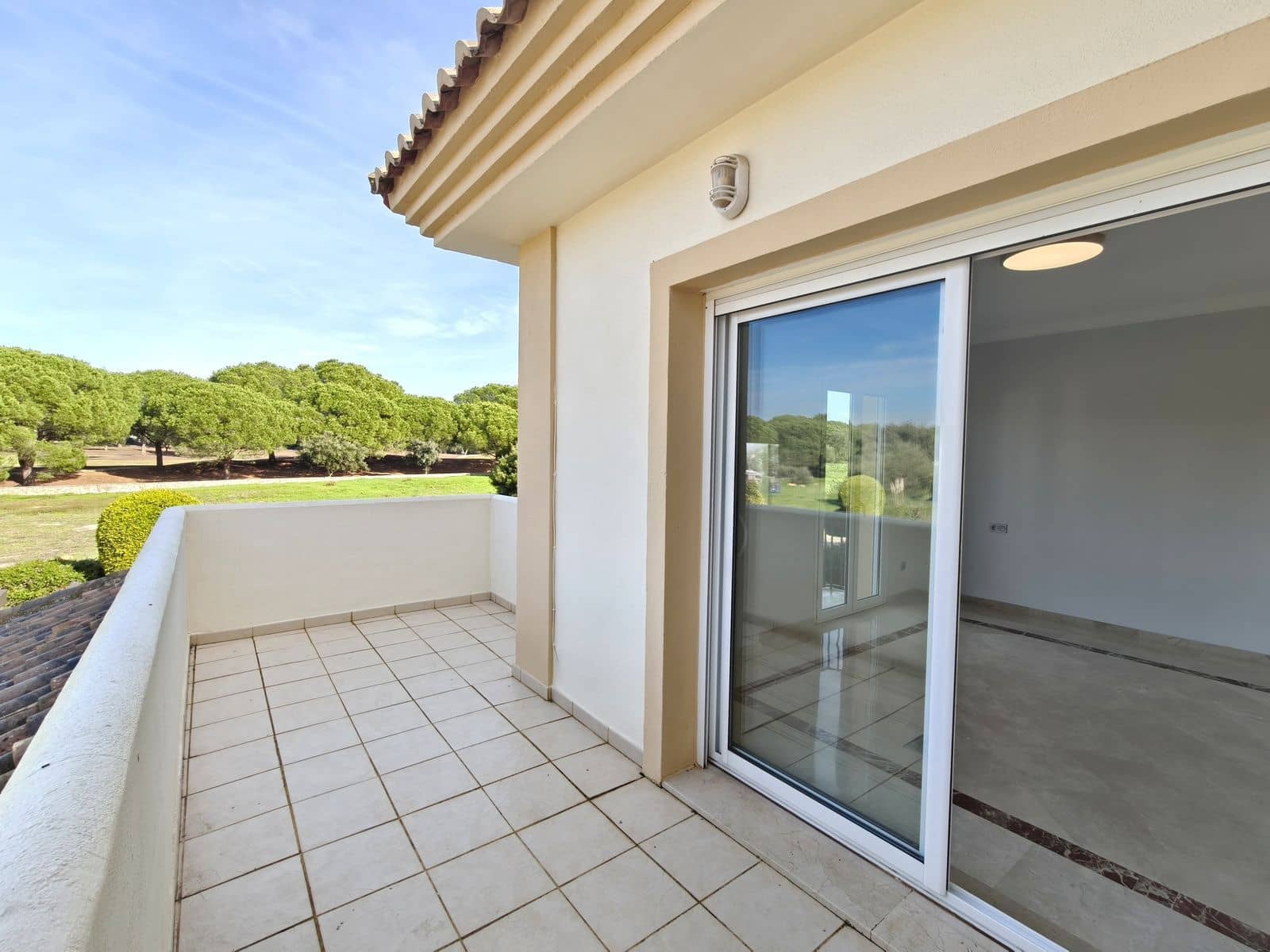 3 soveværelse Semi-Rækkehus til salg i San Roque - € 570.000 (Ref: 9448787)