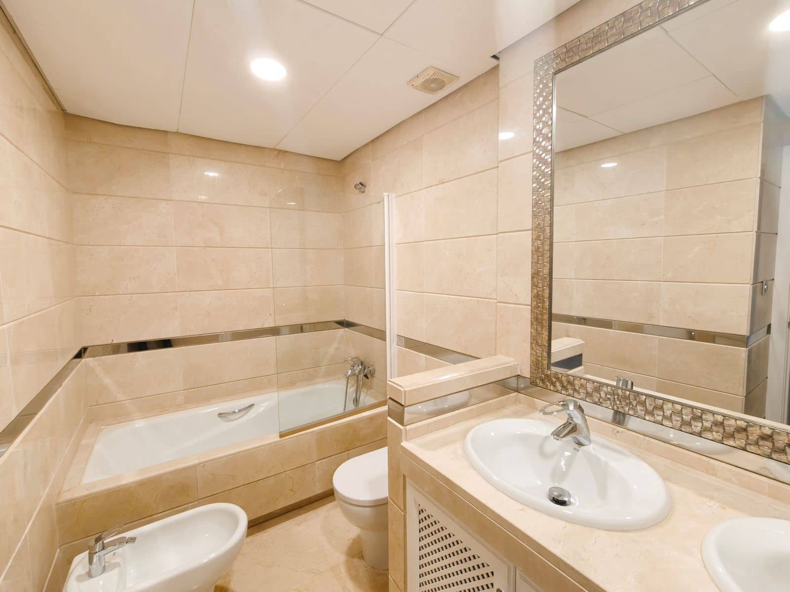 3 soveværelse Semi-Rækkehus til salg i San Roque - € 570.000 (Ref: 9448787)