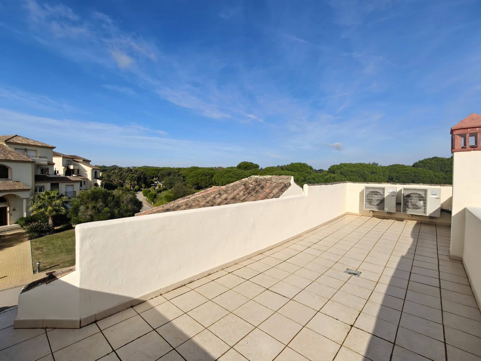 3 soveværelse Semi-Rækkehus til salg i San Roque - € 570.000 (Ref: 9448787)