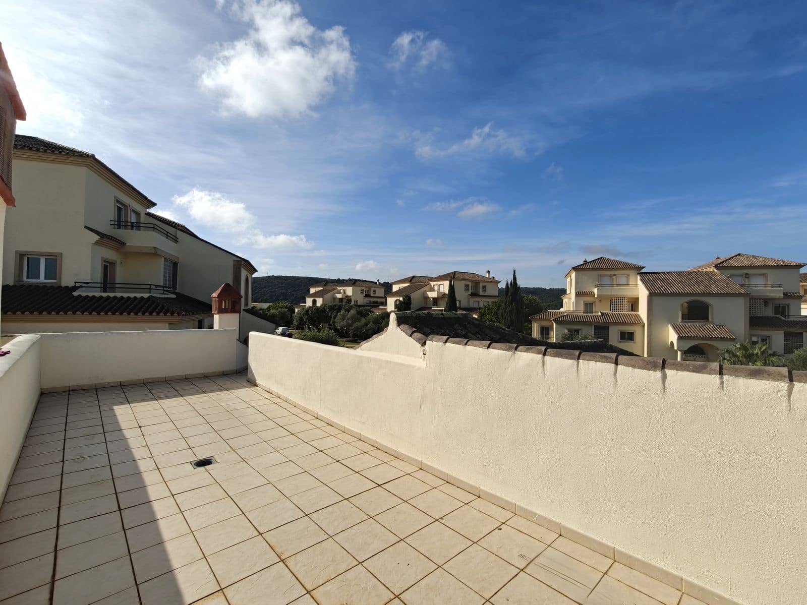 3 soveværelse Semi-Rækkehus til salg i San Roque - € 570.000 (Ref: 9448787)