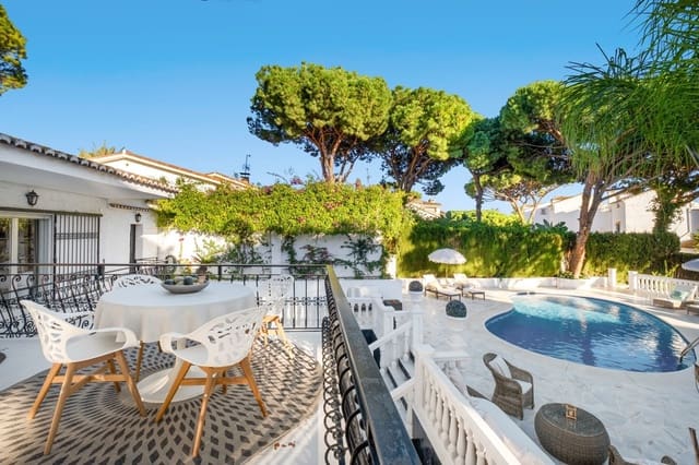 6 soveværelse Villa til salg i Calahonda, Mijas - € 1.200.000 (Ref: 9448788)