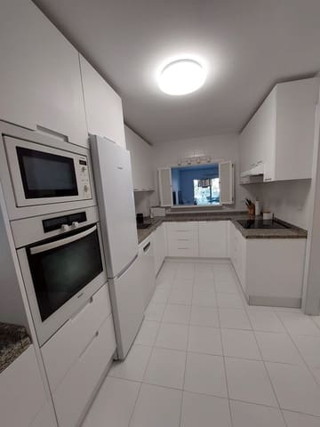 3 soveværelse Lejlighed til salg i Puerto Banus, Marbella - € 1.300.000 (Ref: 9448801)