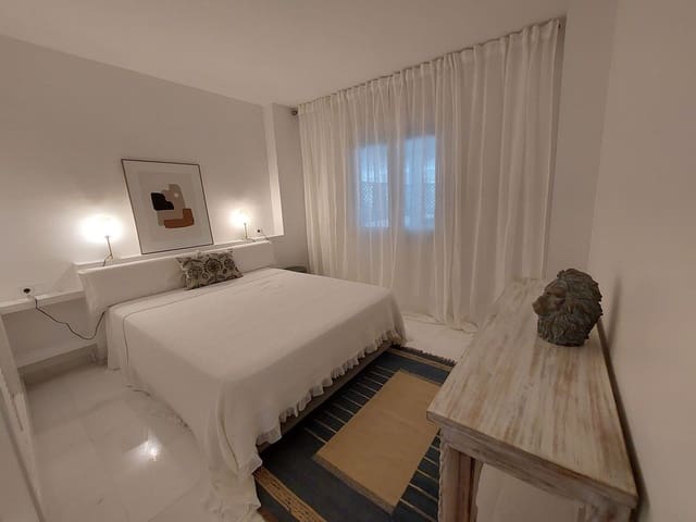 3 soveværelse Lejlighed til salg i Puerto Banus, Marbella - € 1.300.000 (Ref: 9448801)