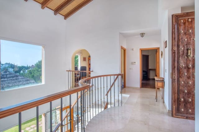 4 soveværelse Villa til salg i Hacienda Las Chapas, Marbella - € 1.460.000 (Ref: 9448802)