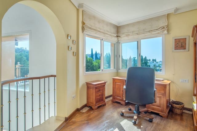 4 soveværelse Villa til salg i Hacienda Las Chapas, Marbella - € 1.460.000 (Ref: 9448802)