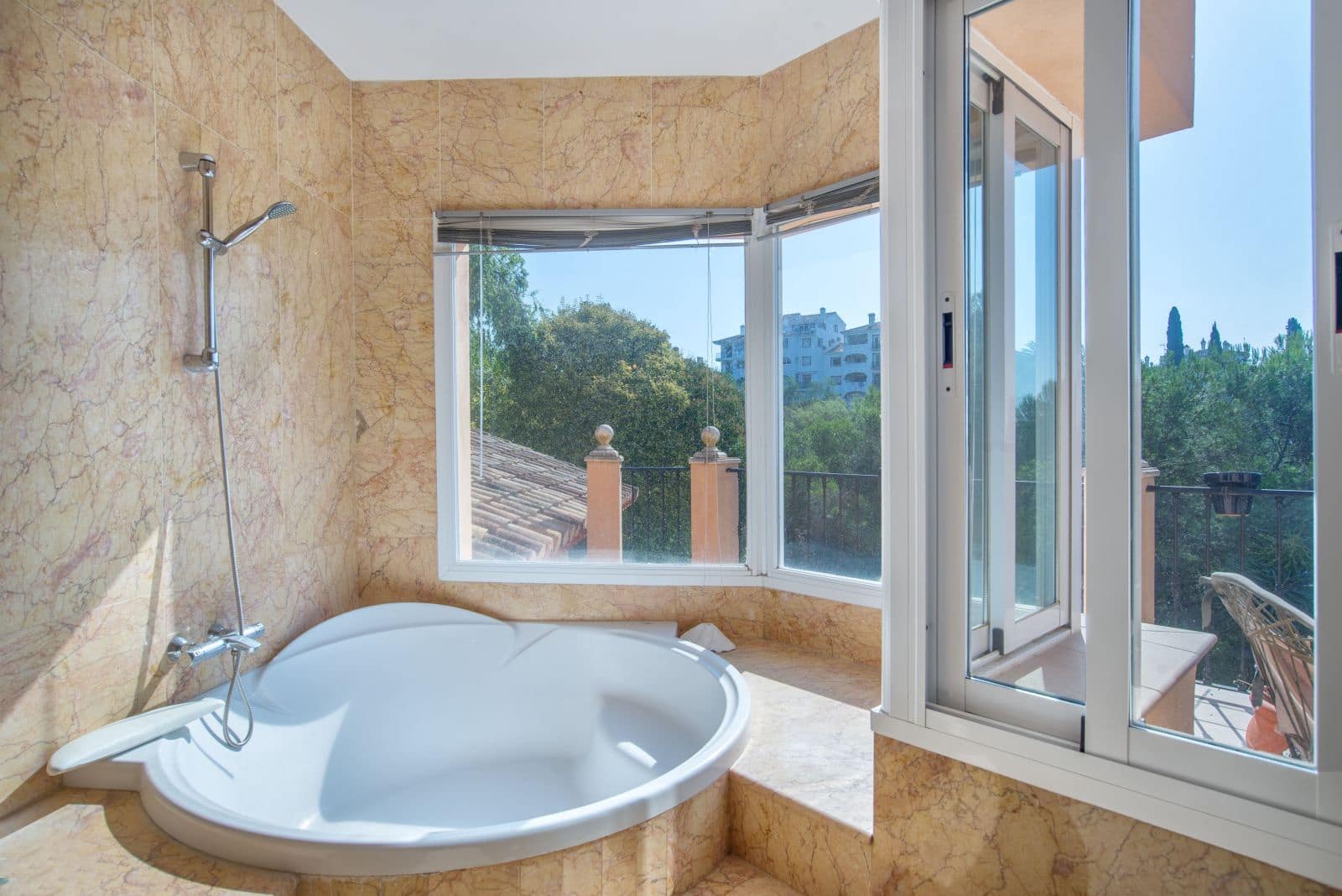 4 soveværelse Villa til salg i Marbella - € 1.460.000 (Ref: 9448802)