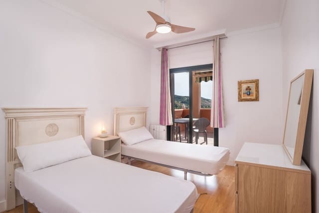 4 soveværelse Lejlighed til salg i Elviria, Marbella - € 529.000 (Ref: 9448810)