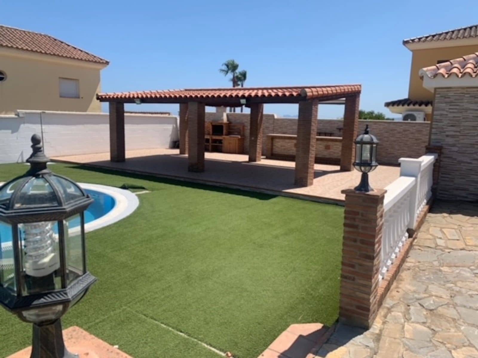 Chalet de 4 habitaciones en San Roque en venta - 488.520 € (Ref: 9448812)